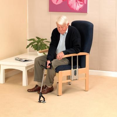 Man using Handi reacher